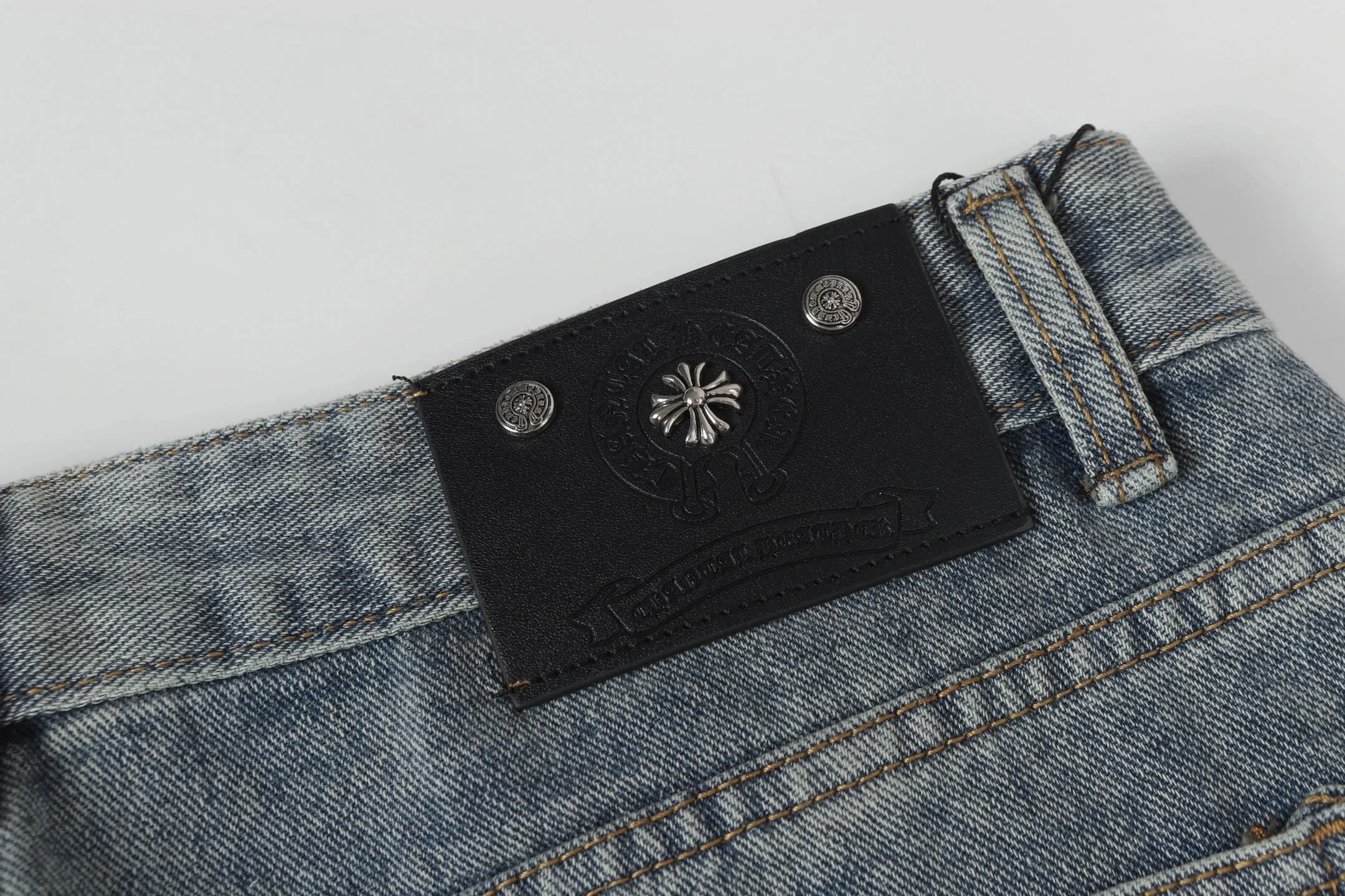 P260 Cross-border model, please do not place an order if you are pursuing quality - Chrome Hearts/Chrome Hearts Cross ✝️ Inlaid embroidered washed jeans, trousers and casual pants - High weight, high density and high quality. The wool is soft, delicate and skin-friendly. It feels soft and silky. It has excellent warmth and skin-friendly properties. - Customized weaving and dyeing, no color difference. No matter the fabric or workmanship details, it beats the ordinary version on the market - Hardware zipper accessories are all customized, full of details -Colour: washed blue -Size: 28 30 32 34 36